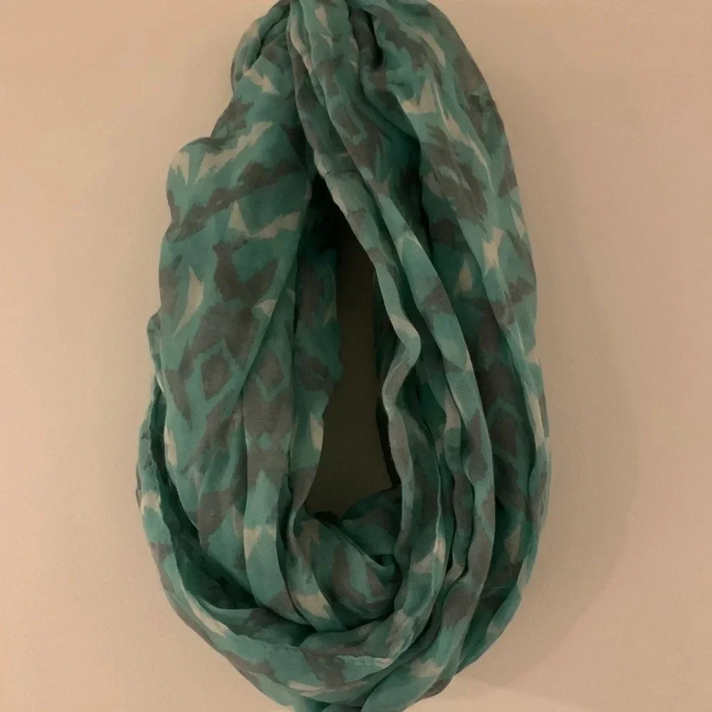 Infinity Scarf‎